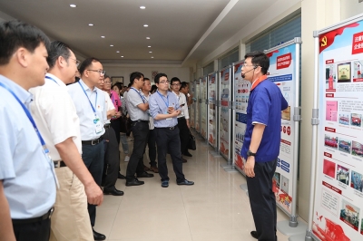 2018年6月，嘉興市上市公司黨建和人才工作會(huì)議現(xiàn)場(chǎng)會(huì)在天通舉行