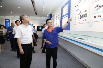 2018年8月13日時(shí)任嘉興市市長(zhǎng)毛宏芳調(diào)研天通